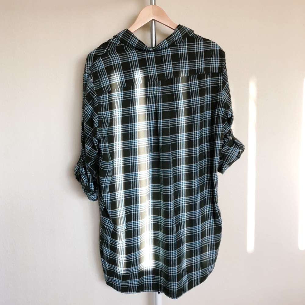 🎁Uniqlo Oversized High Low Plaid Button Up - Picture 5 of 8